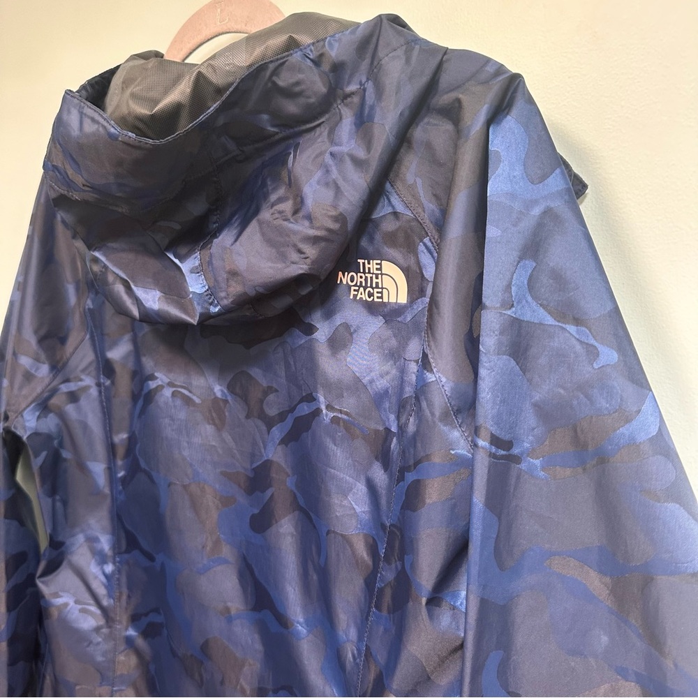 North Face Waterproof Dryvent blue camo wind breaker rain jacket, size small - Picture 8 of 12